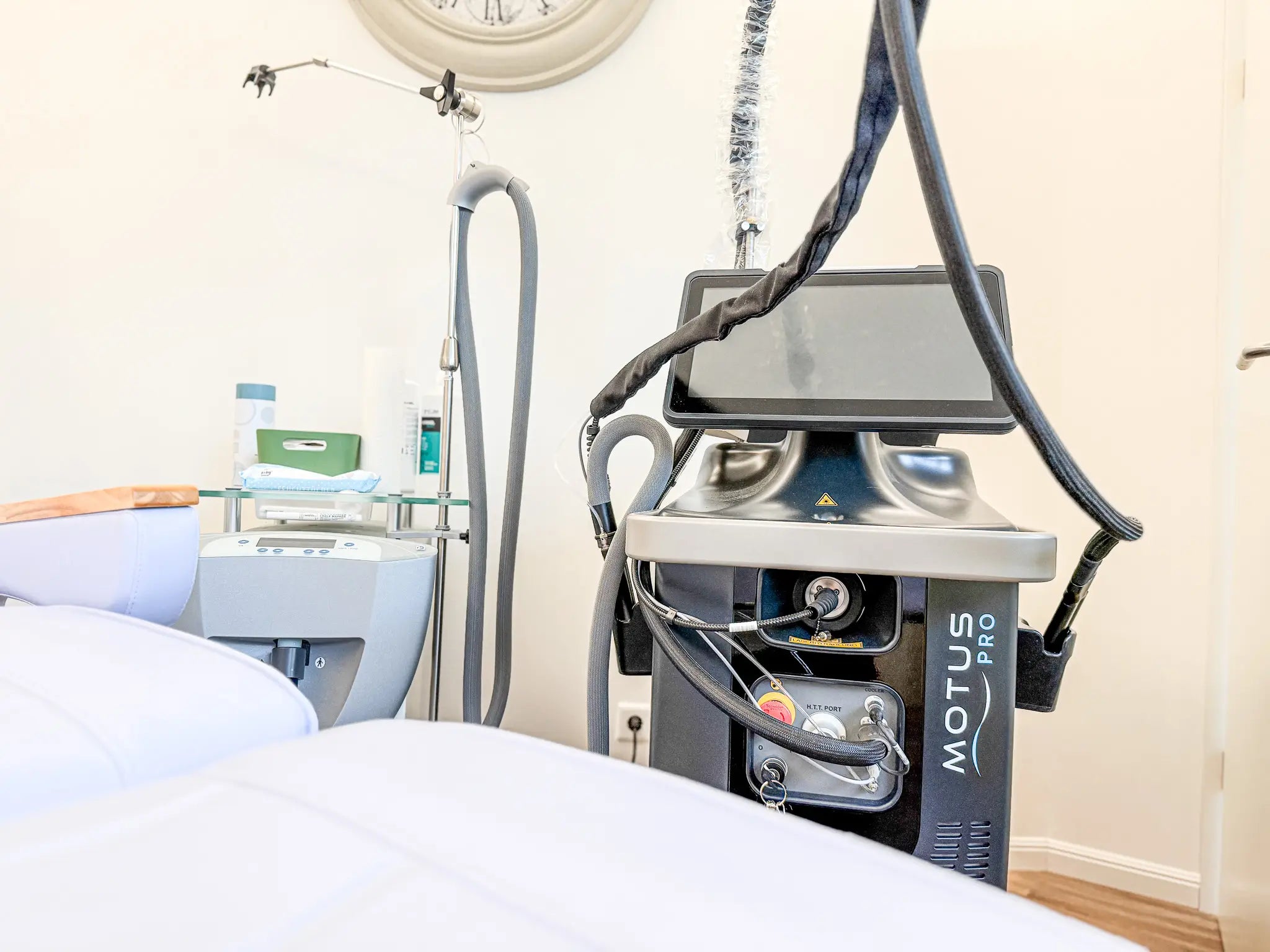 Alexandrit Lasergerät für dauerhafte Haarentfernung Bad Oeynhausen – Alina Enescu